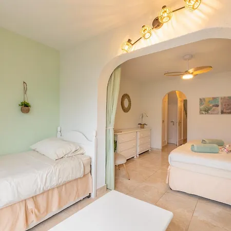 Beautiful 4 Bedroom House With Phenomenal Golf And Mountain Views Aparthotel San Miguel de Abona