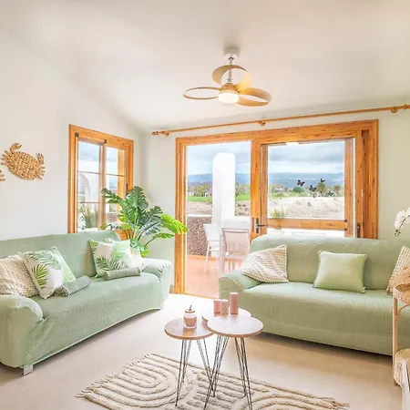 Beautiful 4 Bedroom House With Phenomenal Golf And Mountain Views *