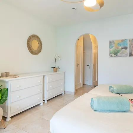 Beautiful 4 Bedroom House With Phenomenal Golf And Mountain Views Apartahotel San Miguel de Abona
