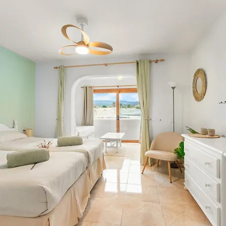 Beautiful 4 Bedroom House With Phenomenal Golf And Mountain Views *