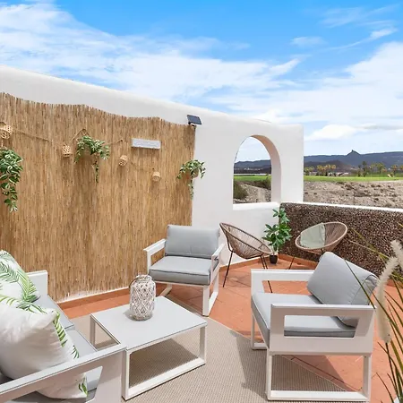 Apartahotel Beautiful 4 Bedroom House With Phenomenal Golf And Mountain Views San Miguel de Abona
