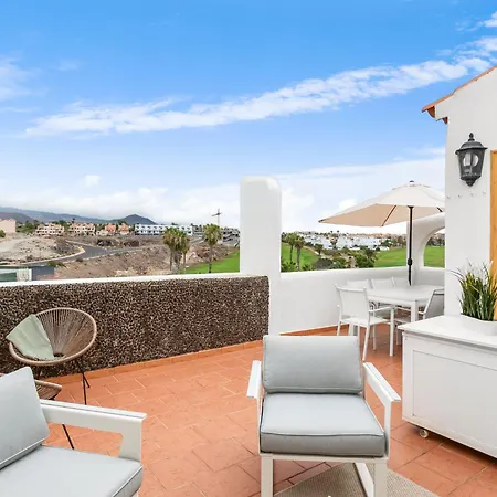 Beautiful 4 Bedroom House With Phenomenal Golf And Mountain Views *